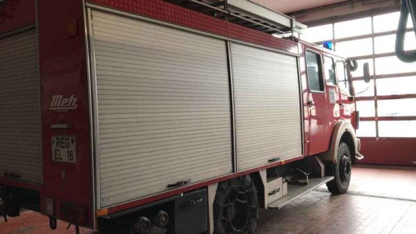 Autospeciale stingere incendii Autospecială de stingere a incendiilor MERCEDES